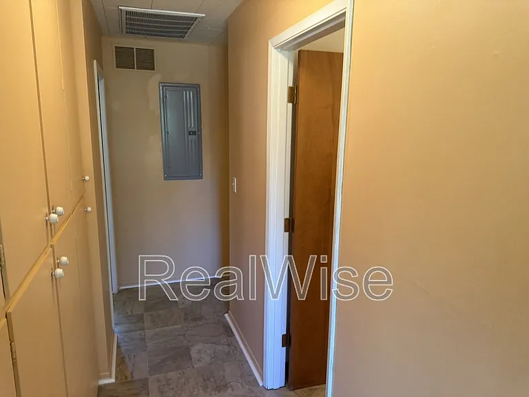 710 NW Midland Ave — Photo 18