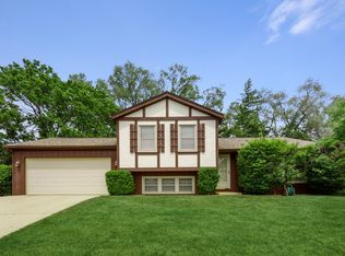 800 Marston Ave, Glen Ellyn, IL 60137