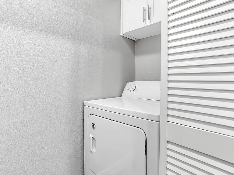 Tesoro Apartments — Photo 41