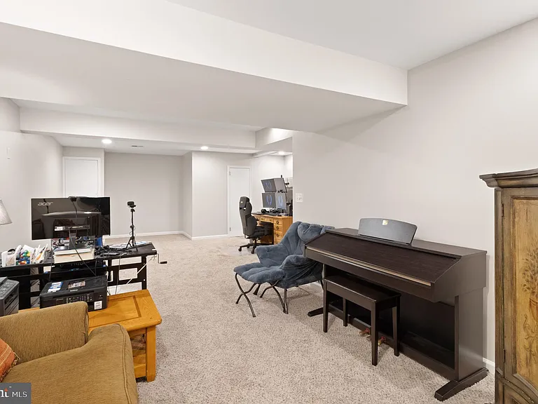 8573 Tyrolean Way — Photo 30
