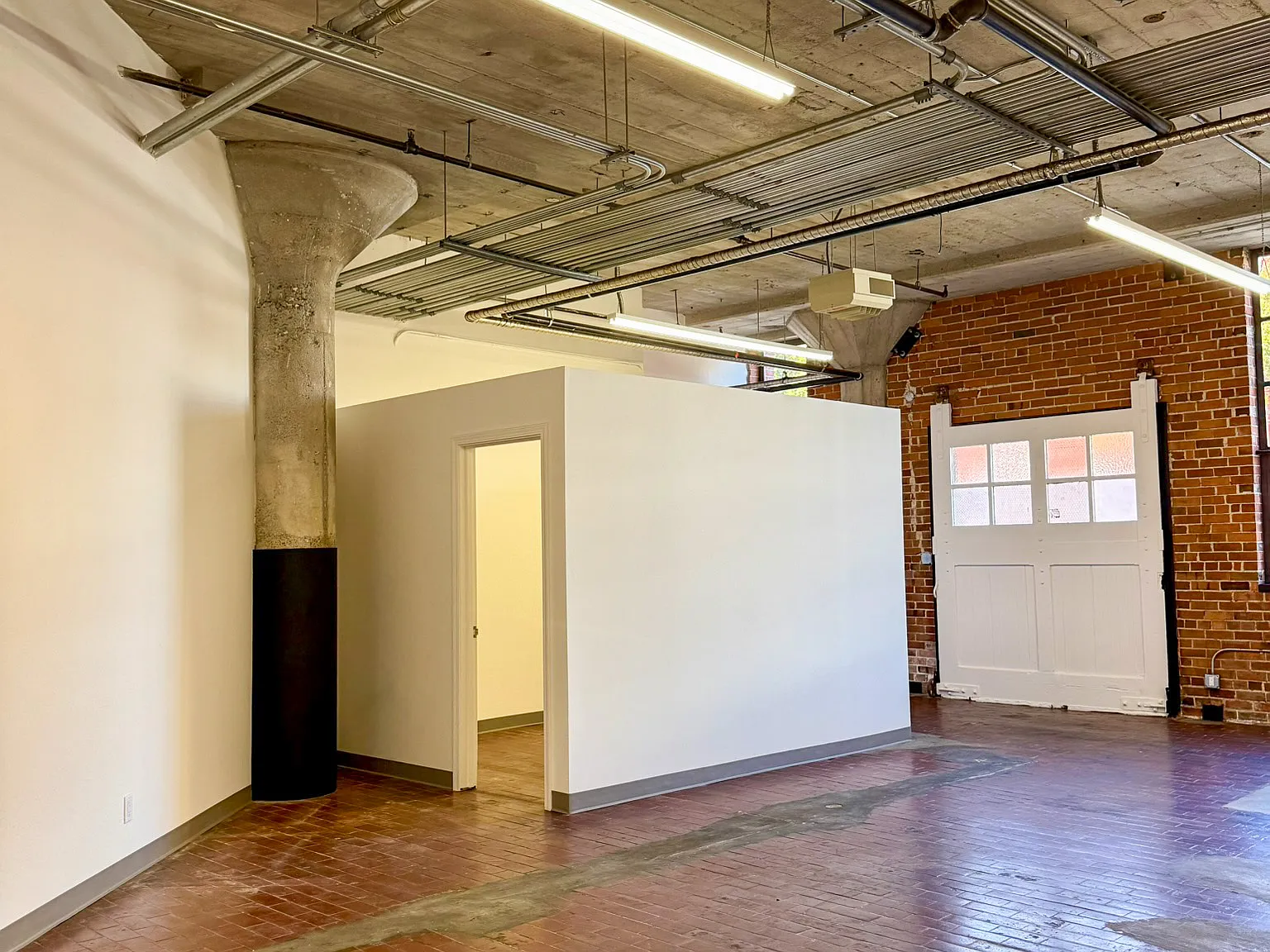 Studio, 950 sqft, $3,055 — Photo 3