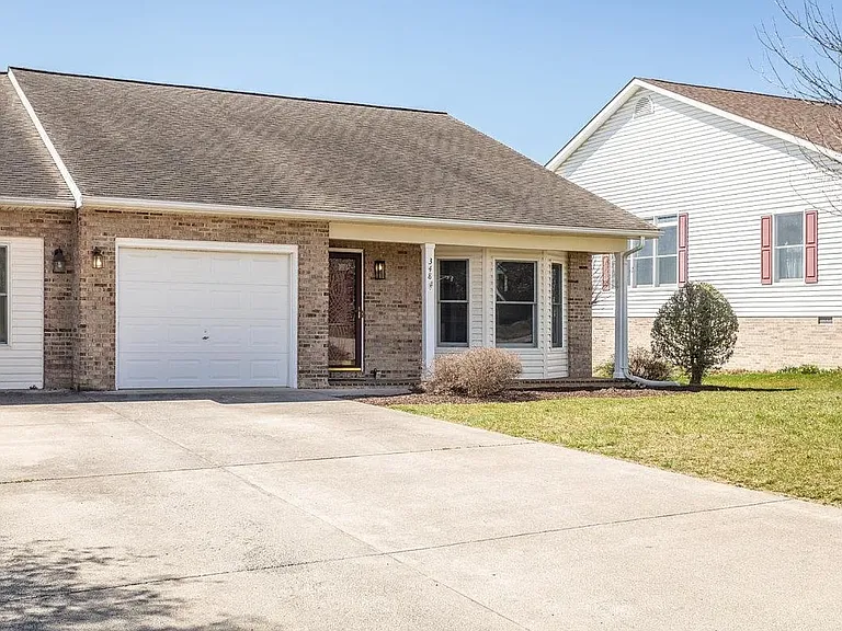 348 Diana Ct — Photo 1