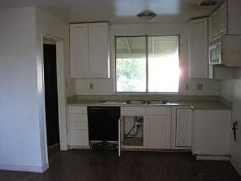 3rd image of 1911 Fernwood Dr