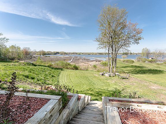 2nd image of 286 Lake Dr