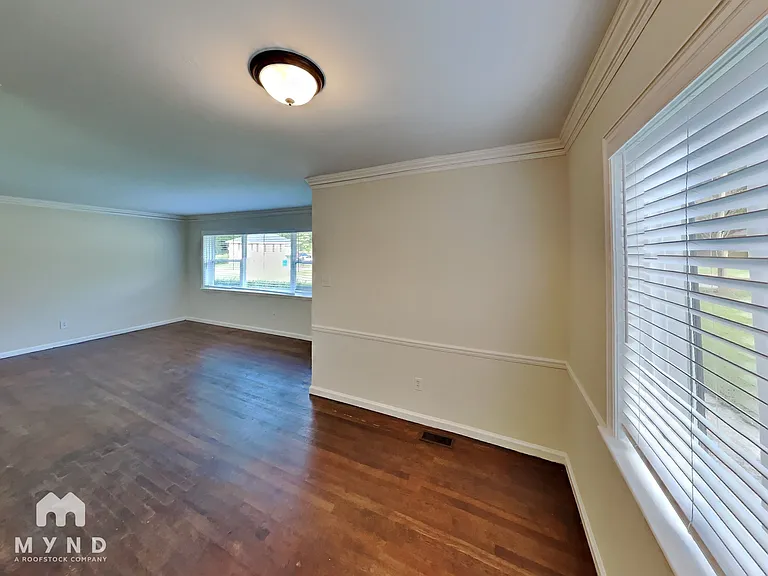 742 Quaker St SW — Photo 7
