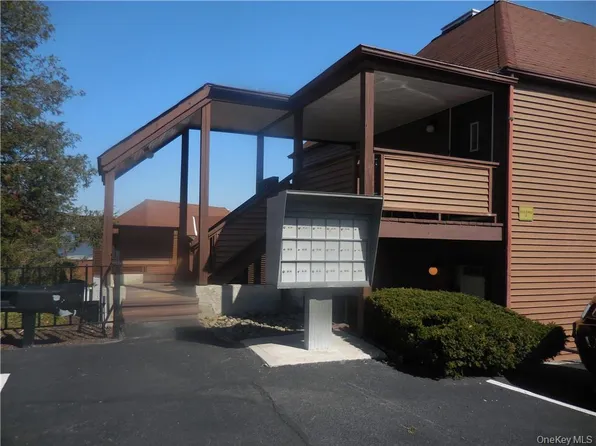 350 N Water St APT 2-12, Newburgh, NY 12550