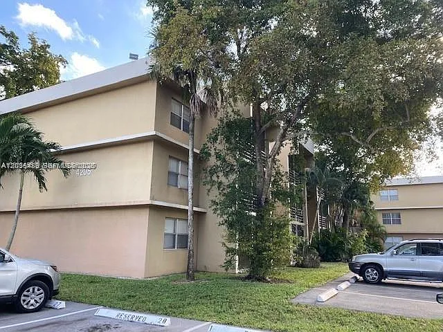 Springcrest Condo — Photo 2