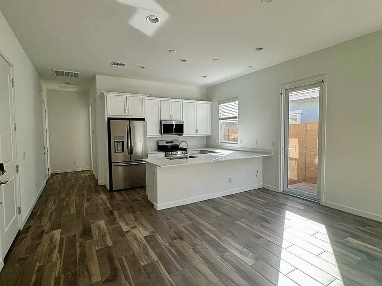 3173 W Peak View Rd — Photo 16