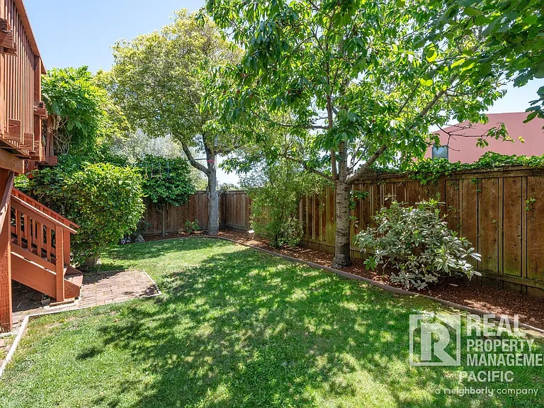 1550 Beverly Pl — Photo 37