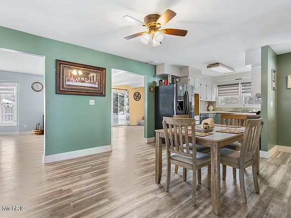 3rd image of 56821 Appleblossom Dr