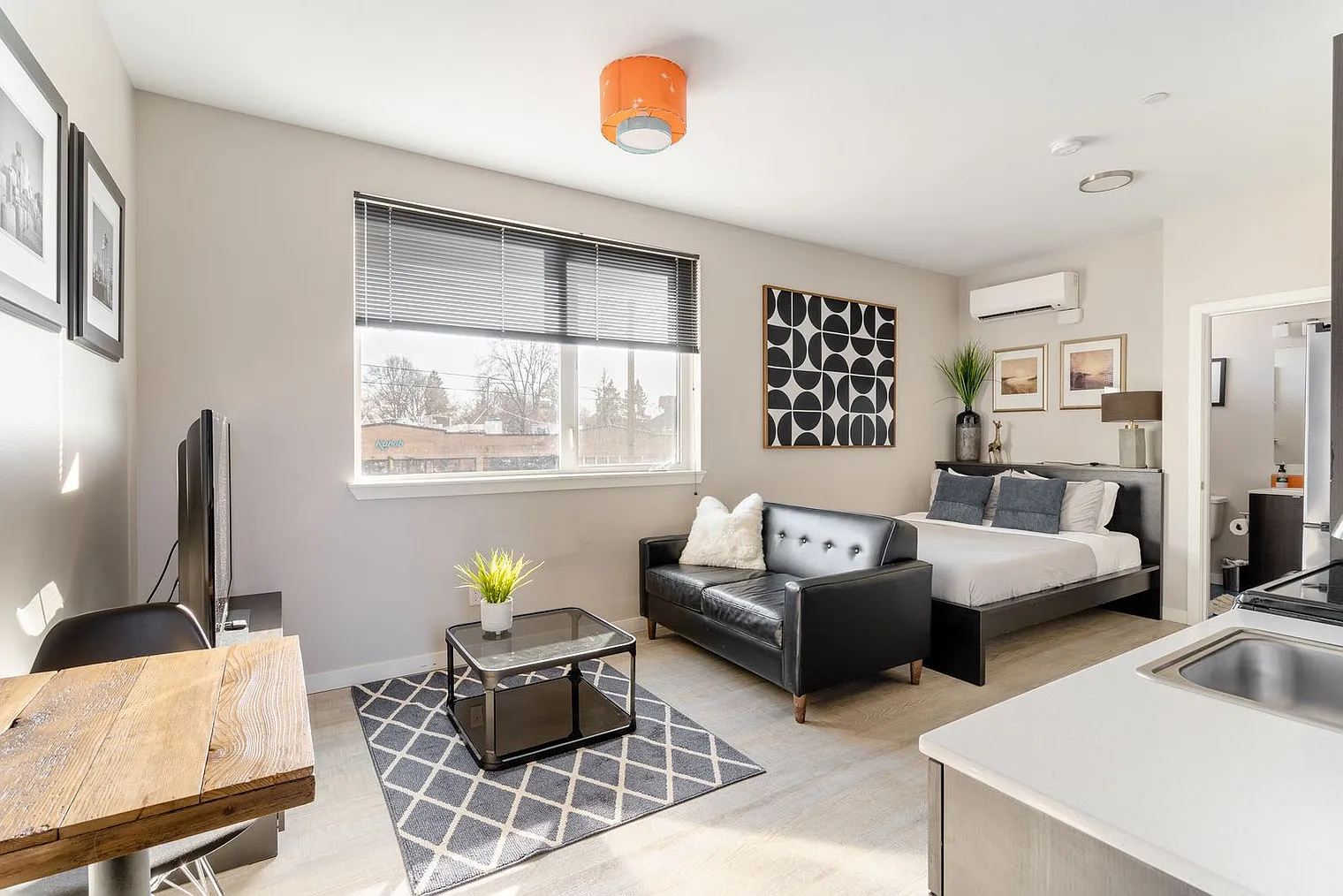1 bed, 1.0 bath, 279 sqft, $2,097 — Photo 2