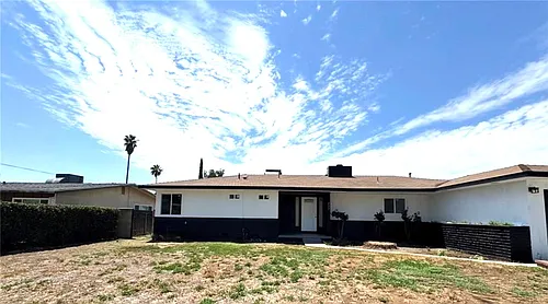 233 E Victoria St Photo 1