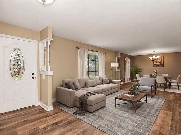 3rd image of 319 SE Ridgeview Dr