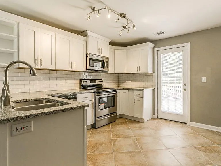 567 Ashburton Ave — Photo 3