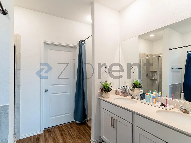 1600 Cobblecrest Ln — Photo 13