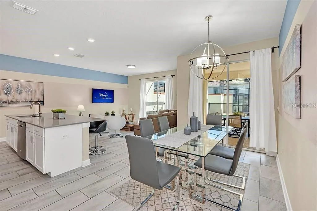 4 bed, 3.0 bath, 1902 sqft, $2,850 — Photo 2