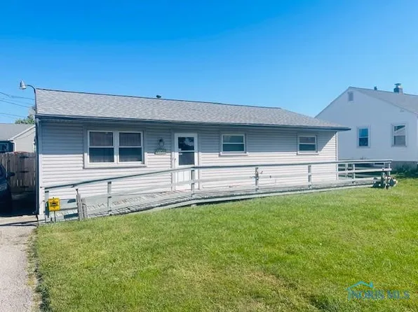 2145 Hoops Dr, Toledo, OH 43611