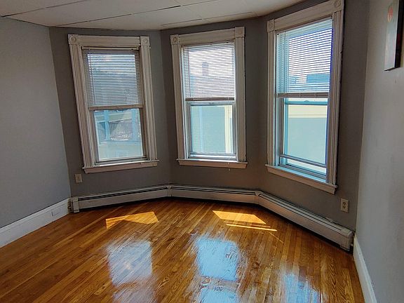 5th image of 59 Calumet St APT 3