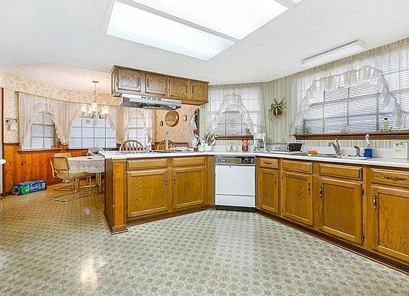 5th image of 1113 Orchid Dr
