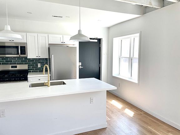 3rd image of 2258 W 10th St #6
