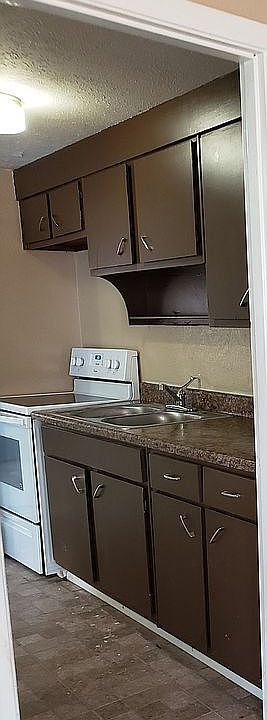 2nd image of 685 E Grapefruit Ave