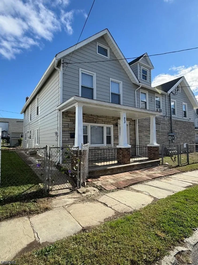 3 bed, 2.0 bath, $2,450 — Photo 1