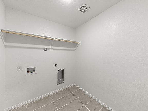 5th image of 221 Rosemary Dr