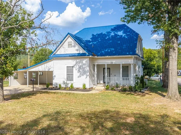 612 N 2nd St, Ozark, AR 72949