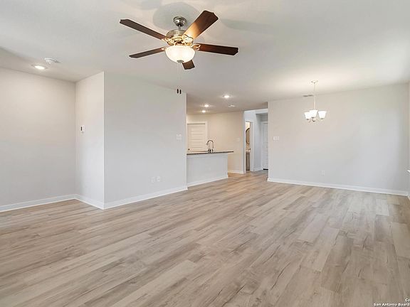4th image of 5915 Willow Point Blvd