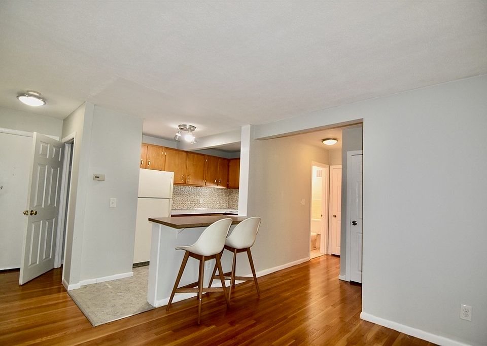 1st image of 10 Linda Ln APT 3-6