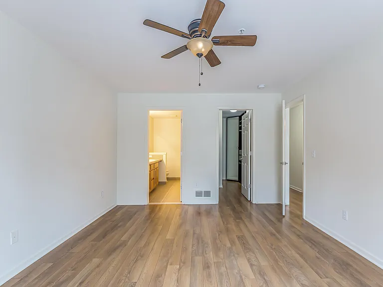 120 W Oakbrook Dr — Photo 19