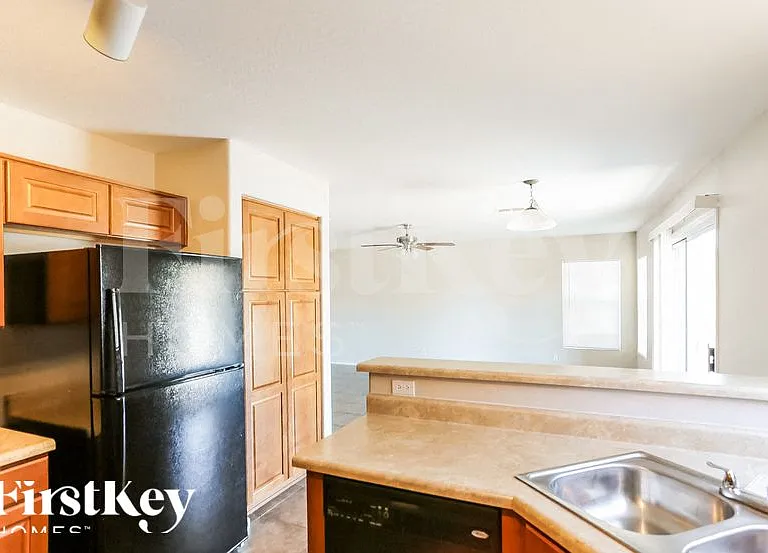 1023 S 226th Dr — Photo 7
