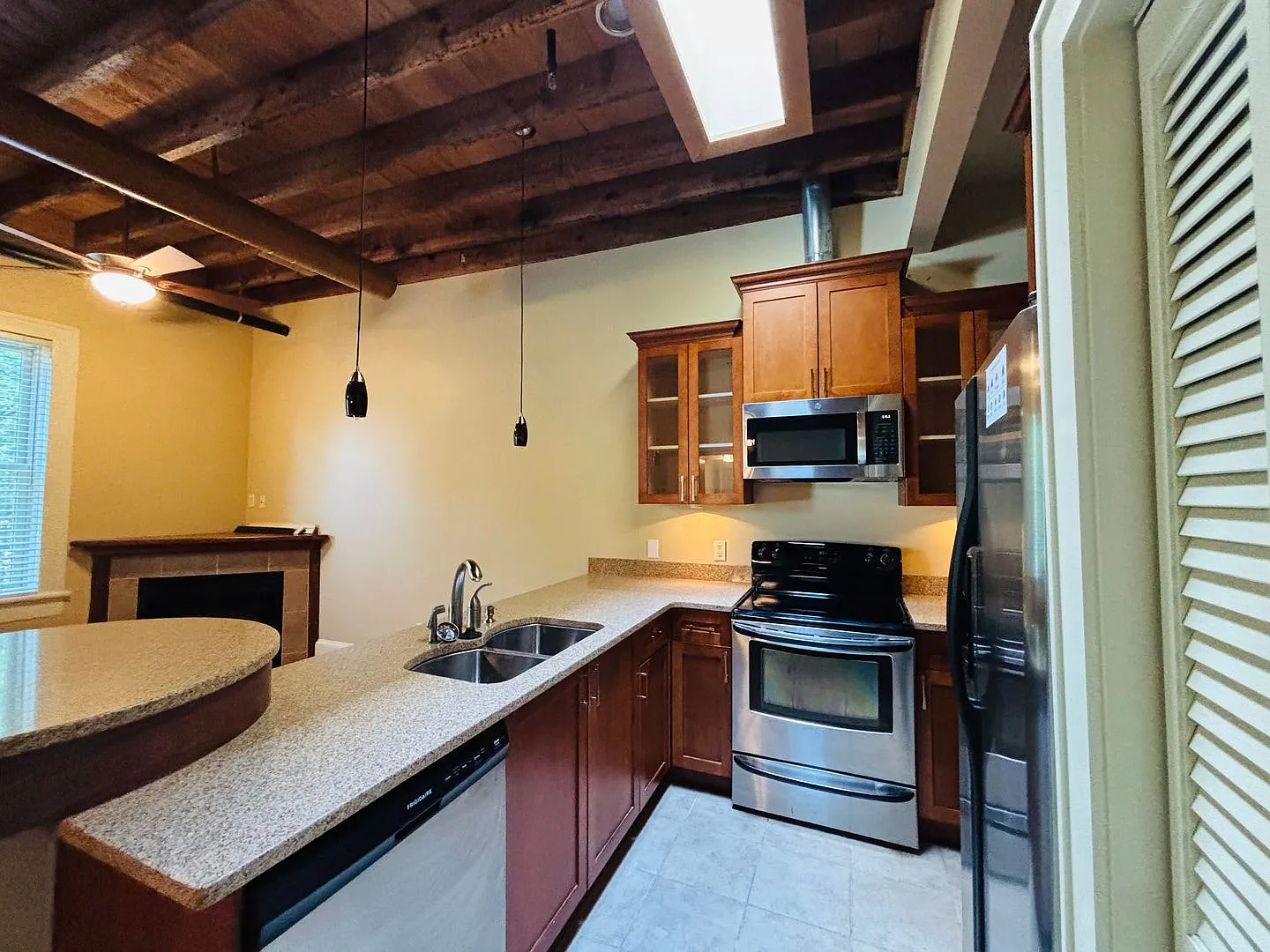 1 Bedroom, 1 Bath Apartment — Photo 3