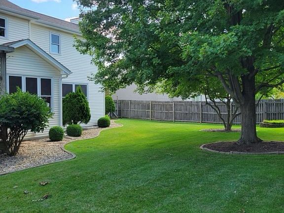 3rd image of 40 Hodgehaven Cir