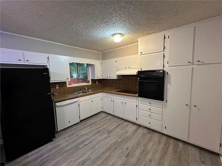 422 Emmett St — Photo 2