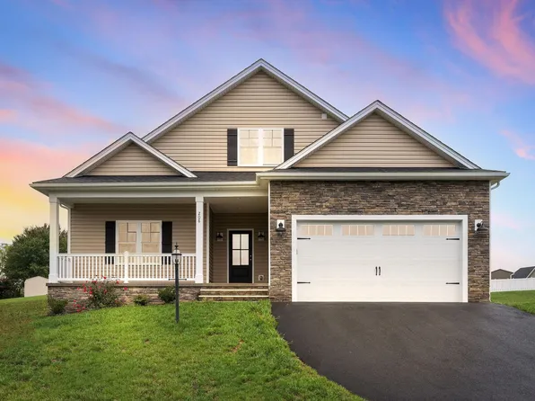 208 Tomasville Dr, Waynesboro, VA 22980