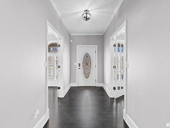 3rd image of 804 Fairfax Ct