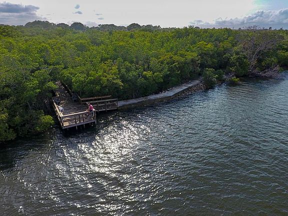 4th image of 5998 SE Riverboat Dr