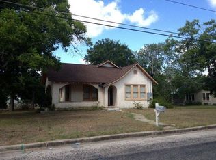 1006 N Avenue G, Shiner, TX 77984