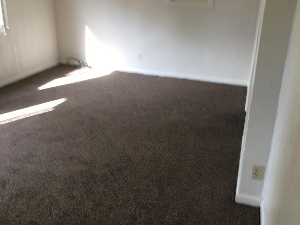 2nd image of 927 Silvercrest Ave