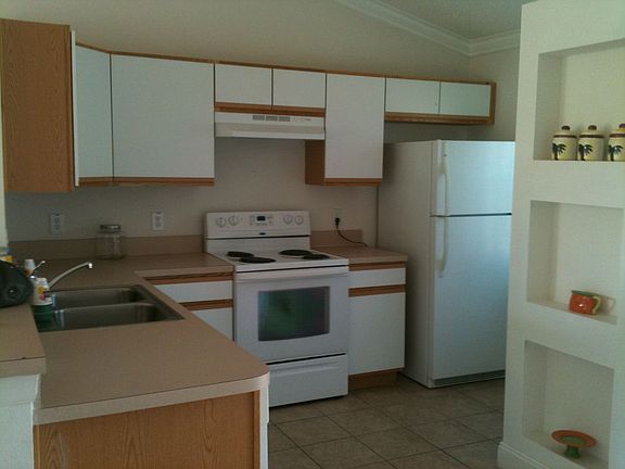 5th image of 302 Escambia Way