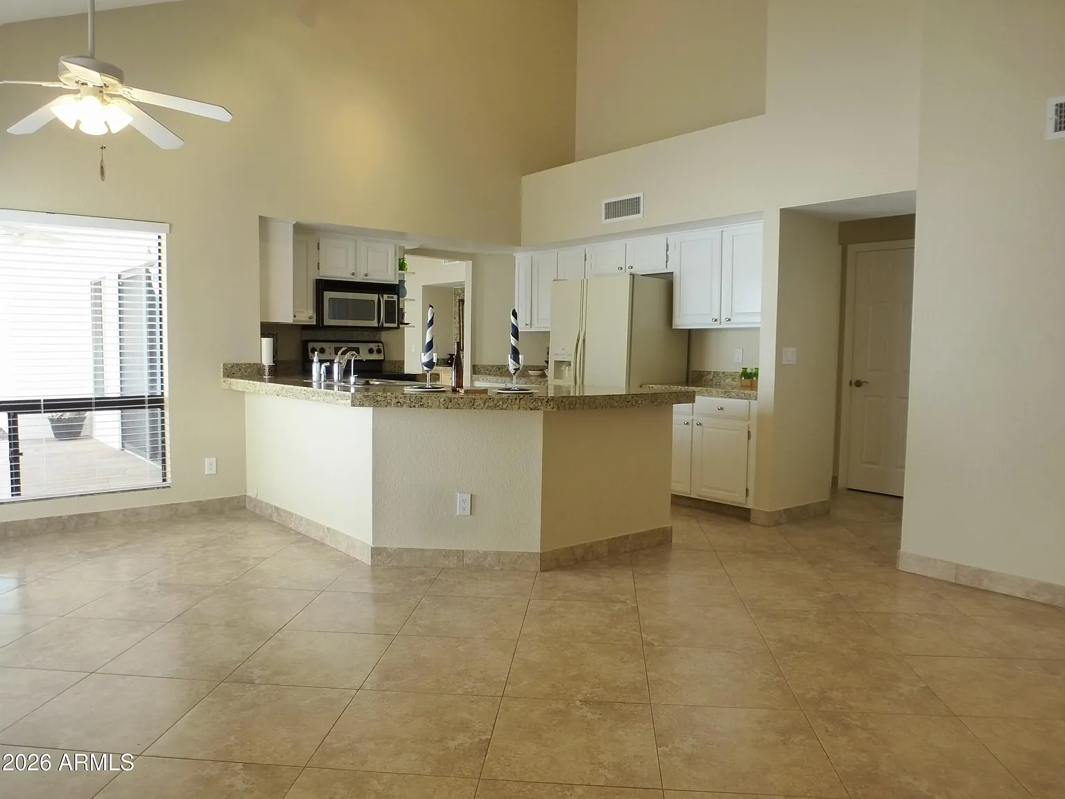 3 bed, 2.0 bath, 1900 sqft, $3,450 — Photo 4