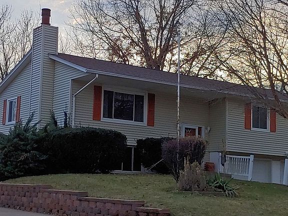 3rd image of 1910 W Fulliam Ave