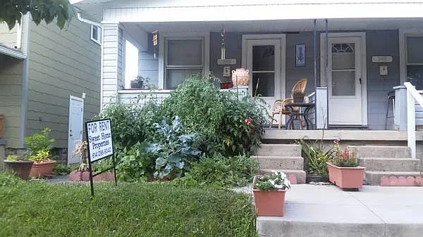3 bed, 1920 sqft, $1,580 — Photo 2