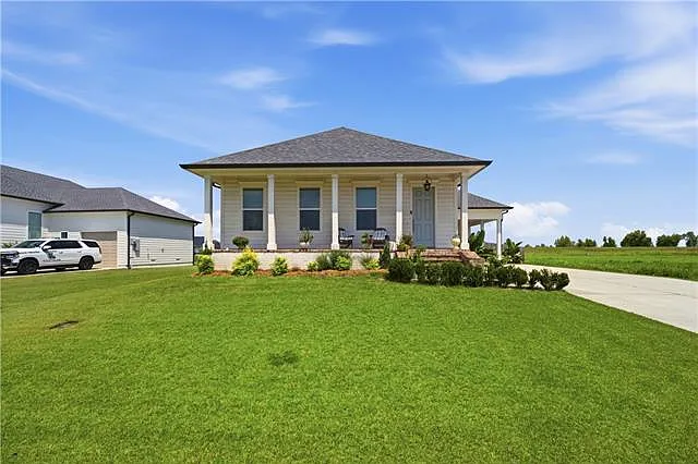 3 bed, 2.0 bath, 1848 sqft, $2,700 — Photo 3