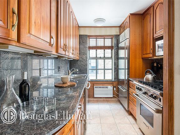 2nd image of 15 W 72nd St APT 16S