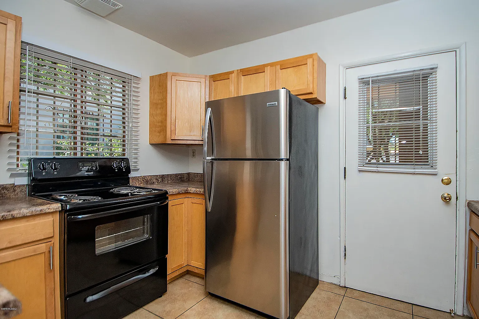 3 bed, 1211 sqft, $1,895 — Photo 3