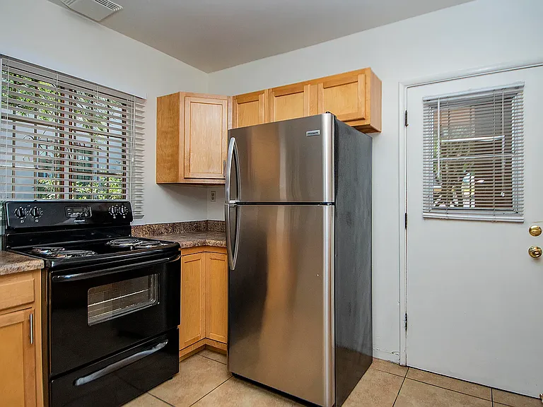 1714 E Grant Rd — Photo 3