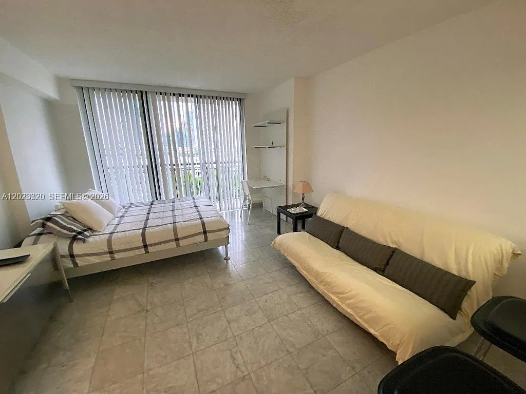 Building Photo - 540 Brickell Key Dr #913