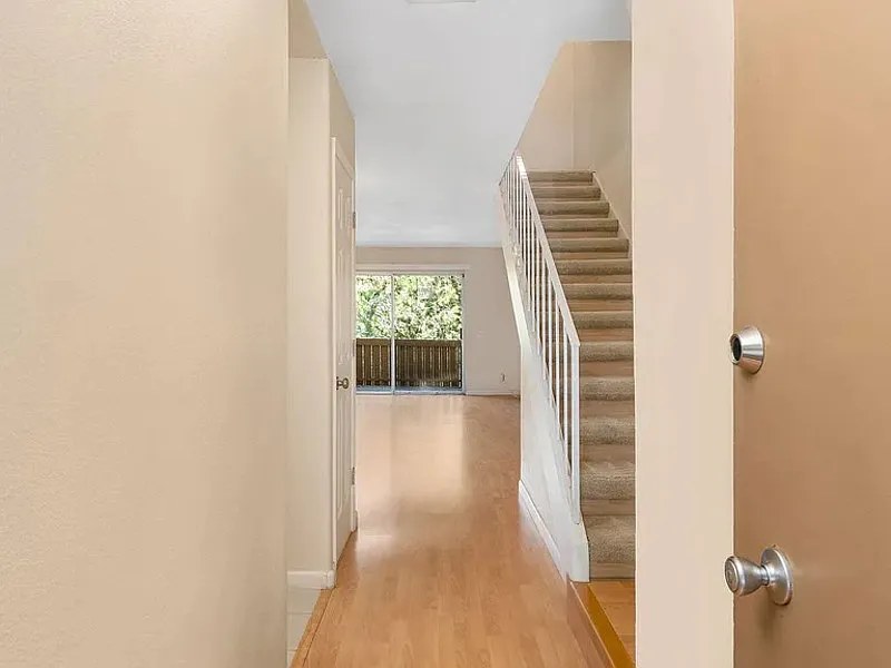 2 bed, 1.0 bath, 1068 sqft, $1,880 — Photo 3